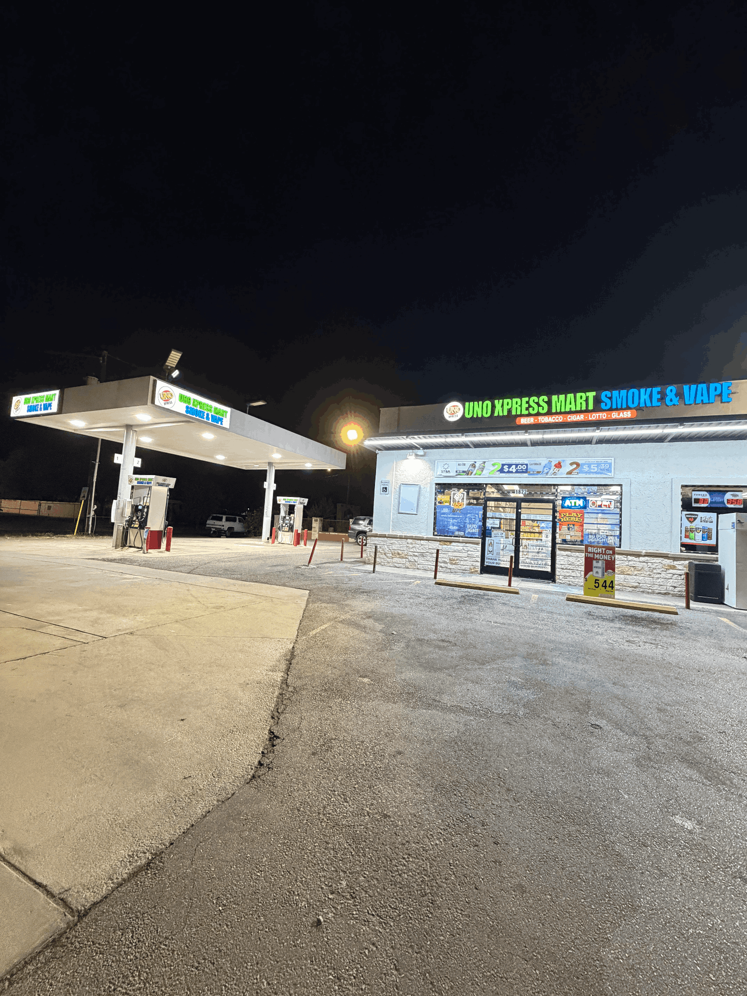 Uno Express Mart in San Antonio, Texas - Food Truck Space for Rent